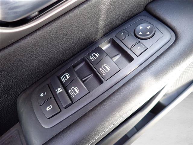 New 2027 Chrysler Pacifica Select FWD image 17