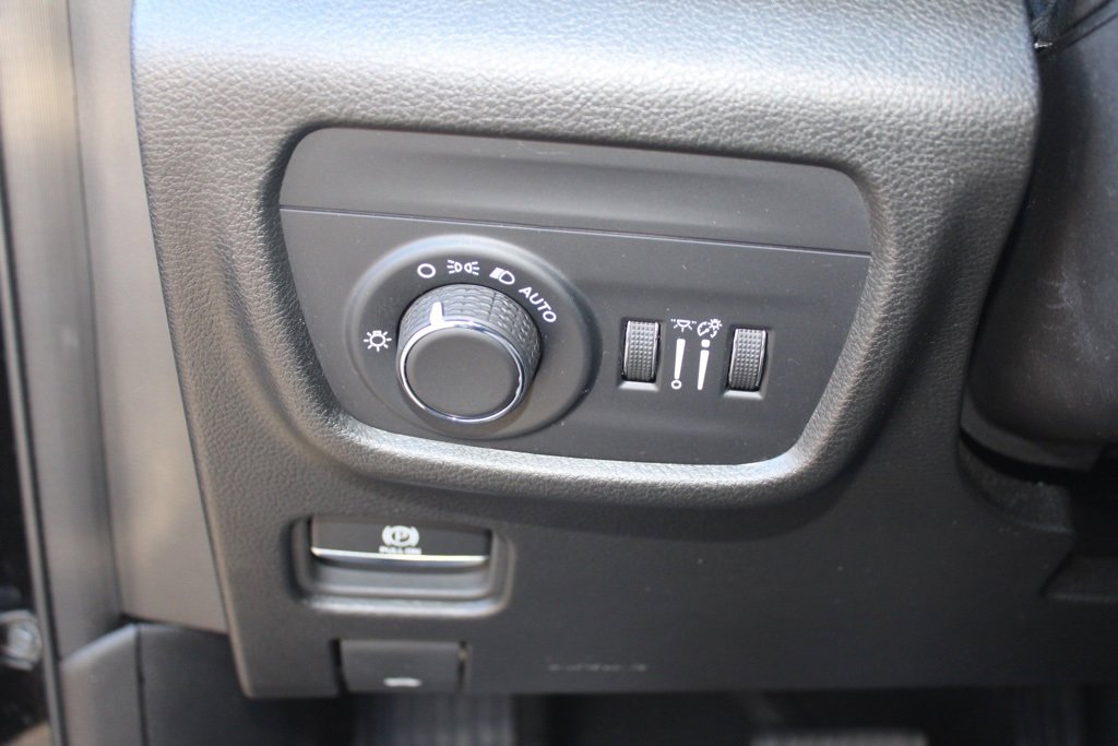 Used 2023 Jeep Grand Cherokee Altitude image 18