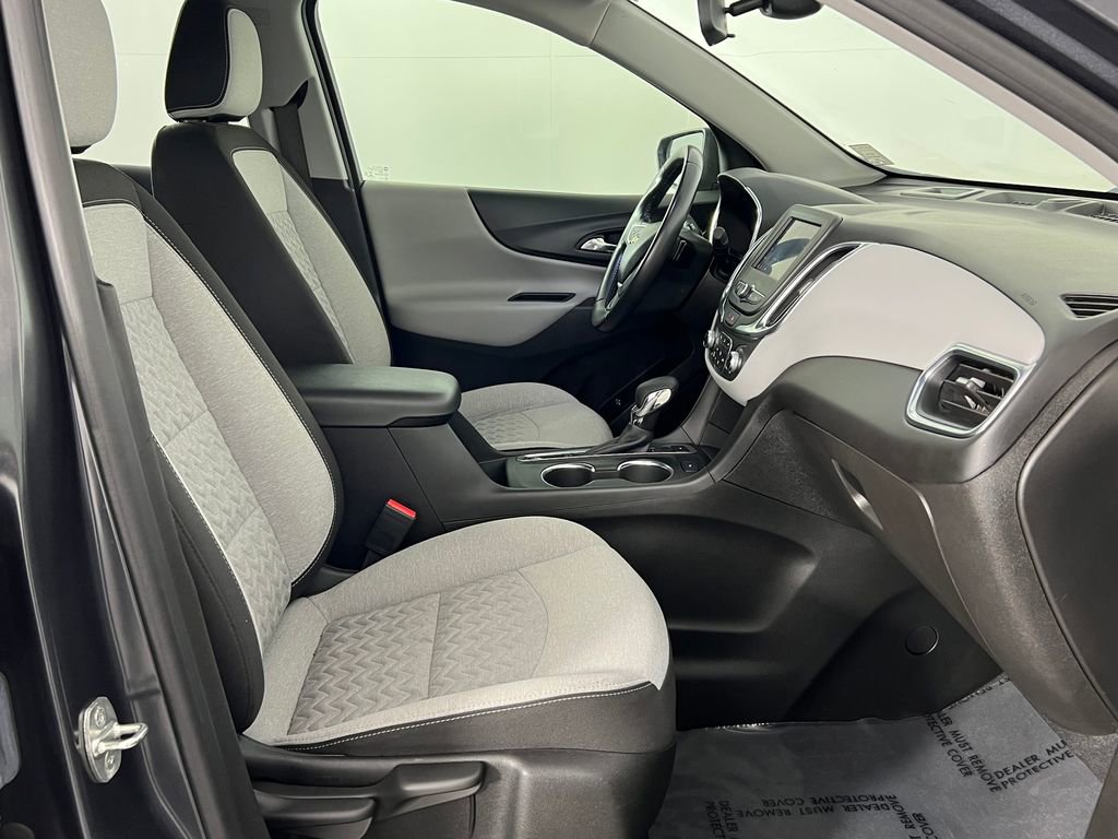 Used 2022 Chevrolet Equinox LT w/ Driver Convenience Package image 13