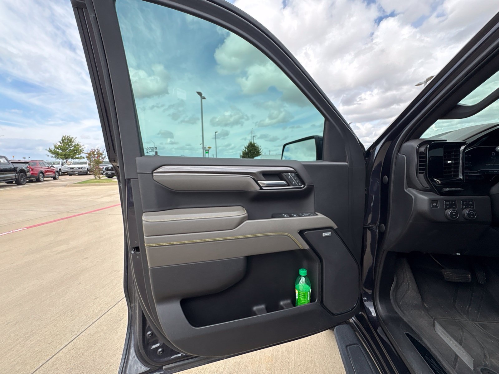 Used 2023 Chevrolet Silverado 1500 ZR2 w/ Technology Package AWD/4WD image 35