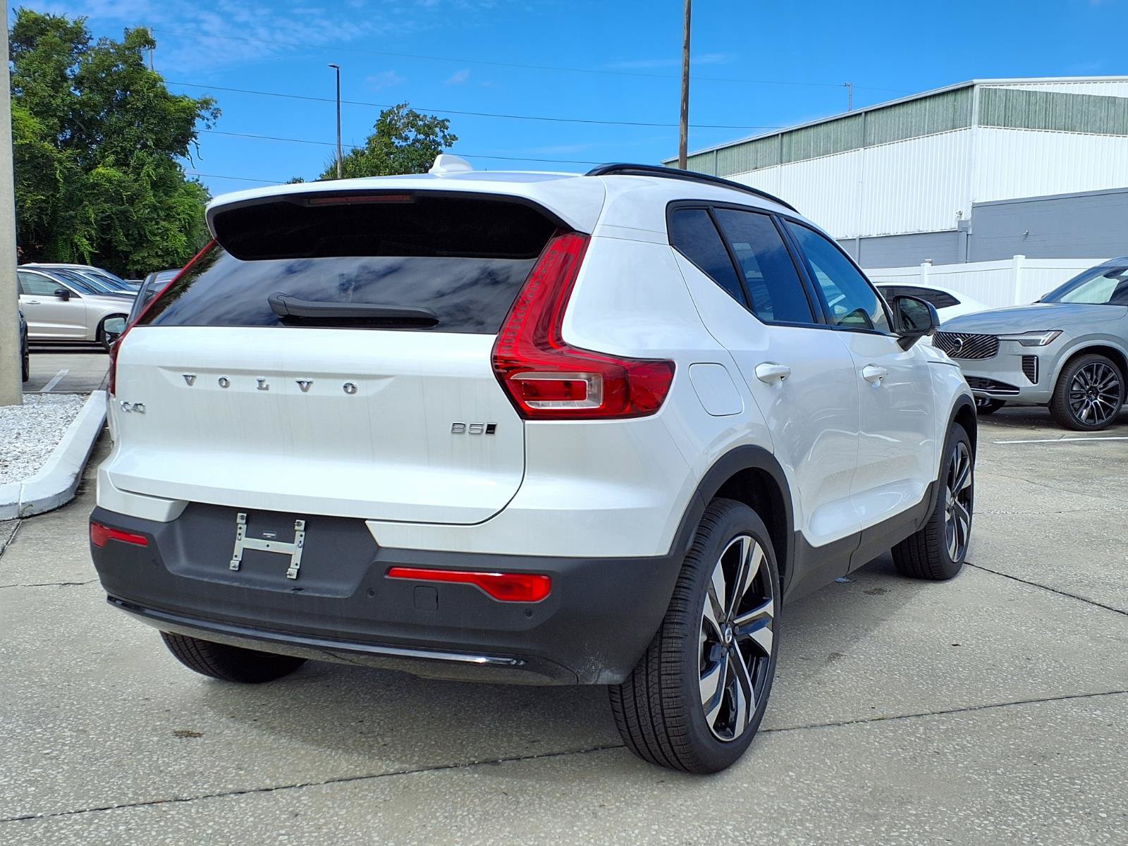 New 2026 Volvo XC40 B5 Plus w/ Climate Package AWD/4WD image 7
