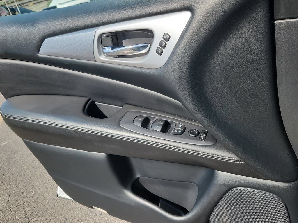 Used 2020 Nissan Pathfinder SL AWD/4WD image 9