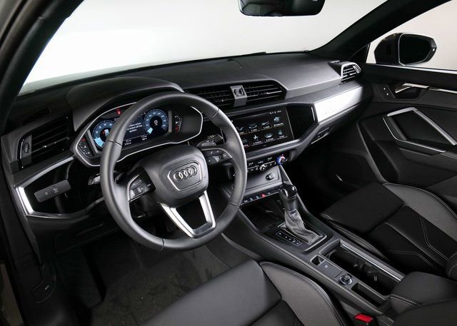 New 2025 Audi Q3 2.0T Premium image 3