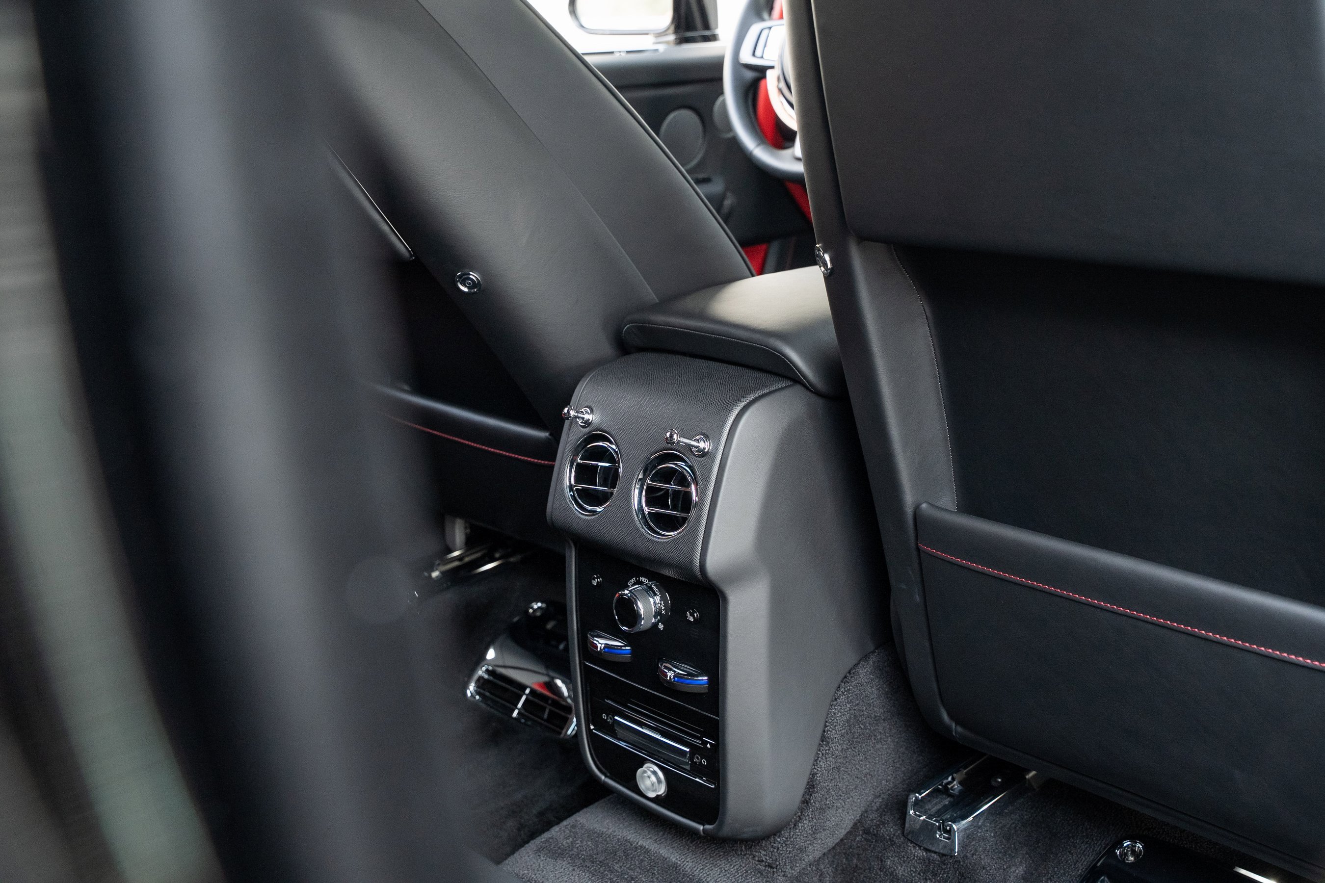 Certified 2024 Rolls-Royce Cullinan Black Badge image 65