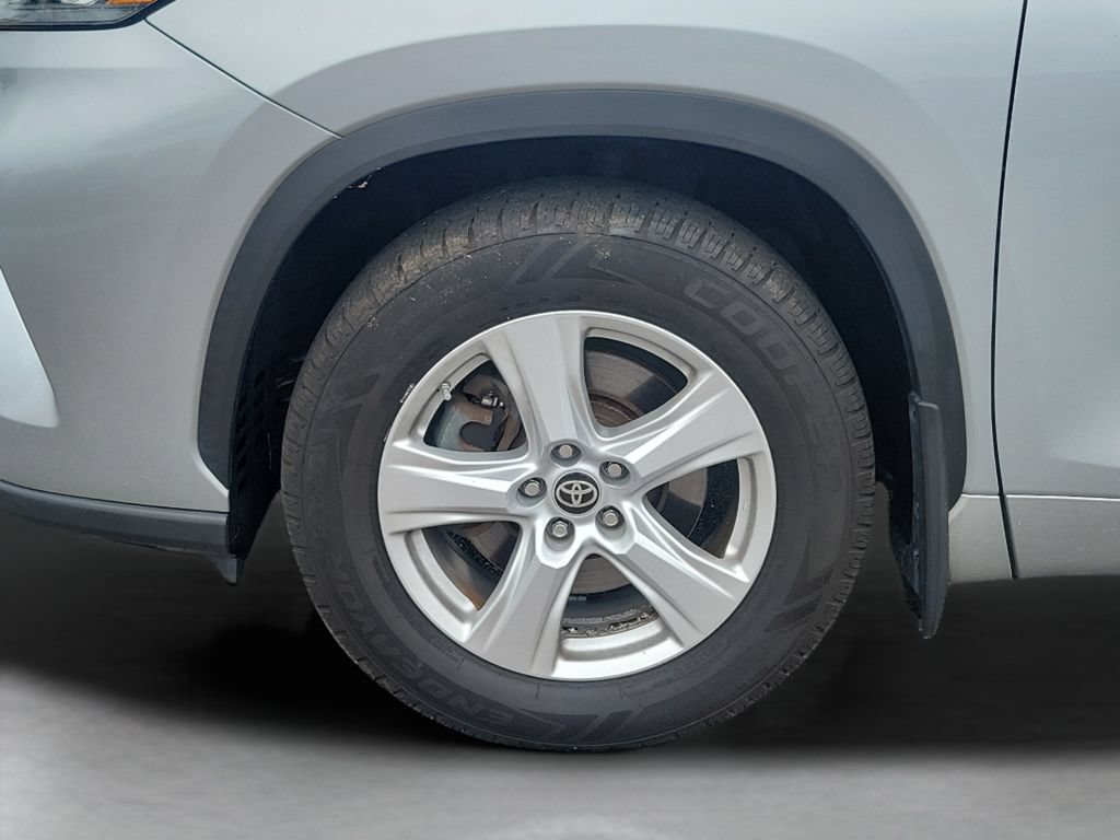 Used 2020 Toyota Highlander LE AWD/4WD image 30