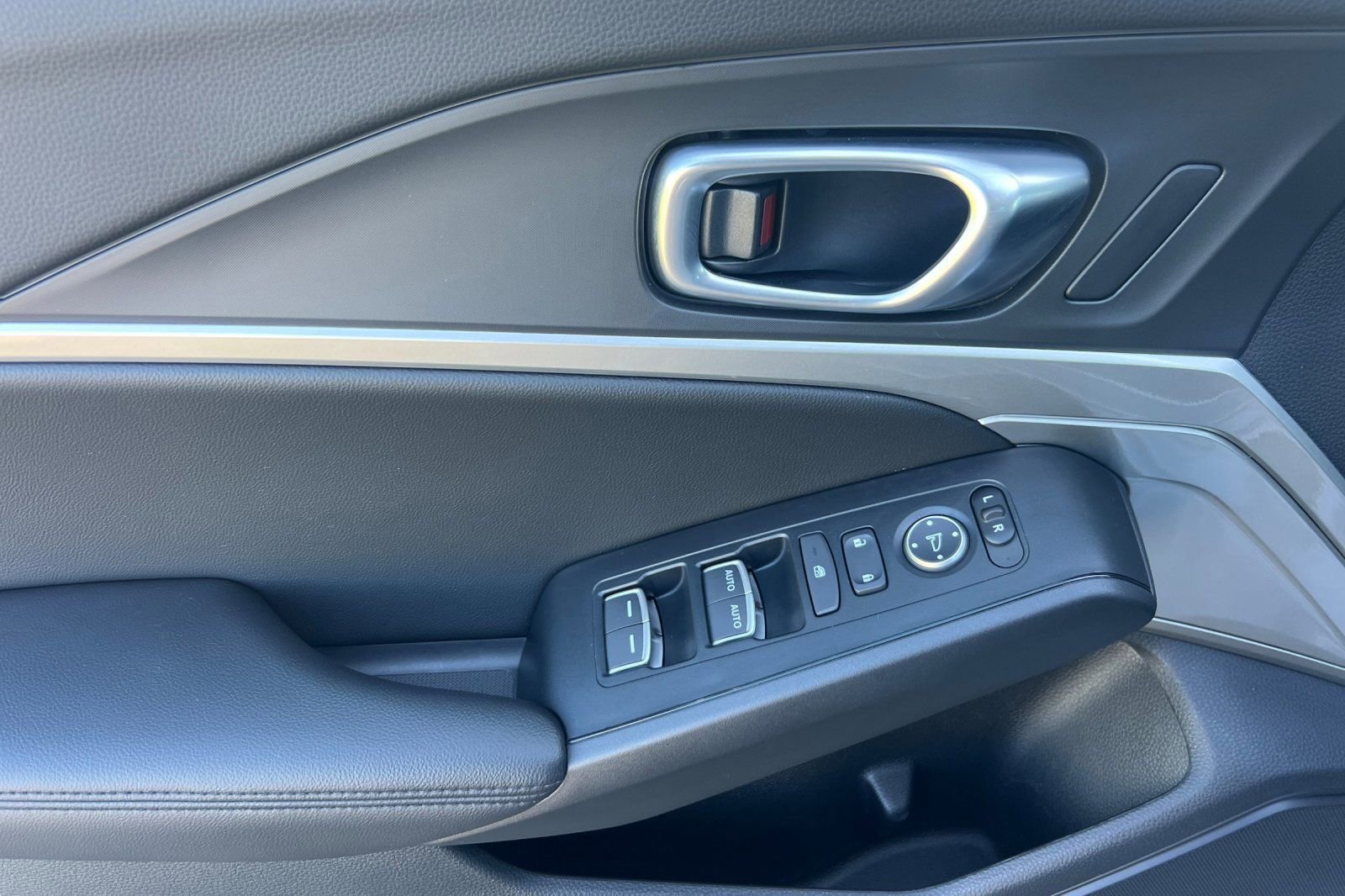 Used 2025 Acura Integra FWD image 14