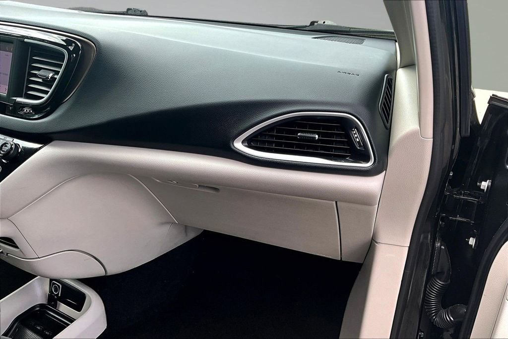 Used 2023 Chrysler Voyager LX FWD image 26