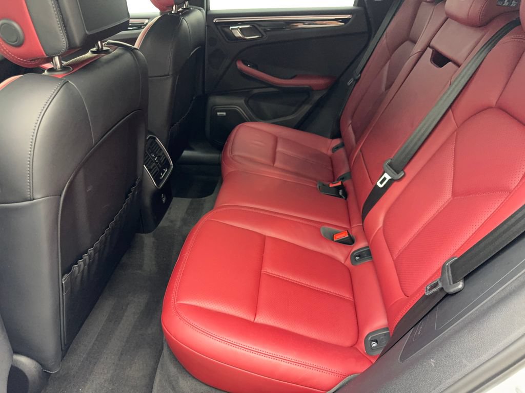 Used 2022 Porsche Macan AWD/4WD image 32