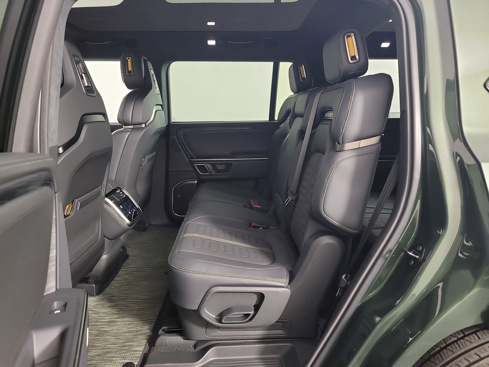 Used 2024 Rivian R1S Adventure AWD/4WD image 21