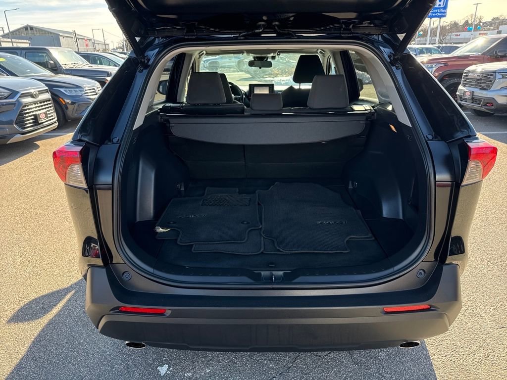 Used 2019 Toyota RAV4 XLE w/ Convenience Package image 7