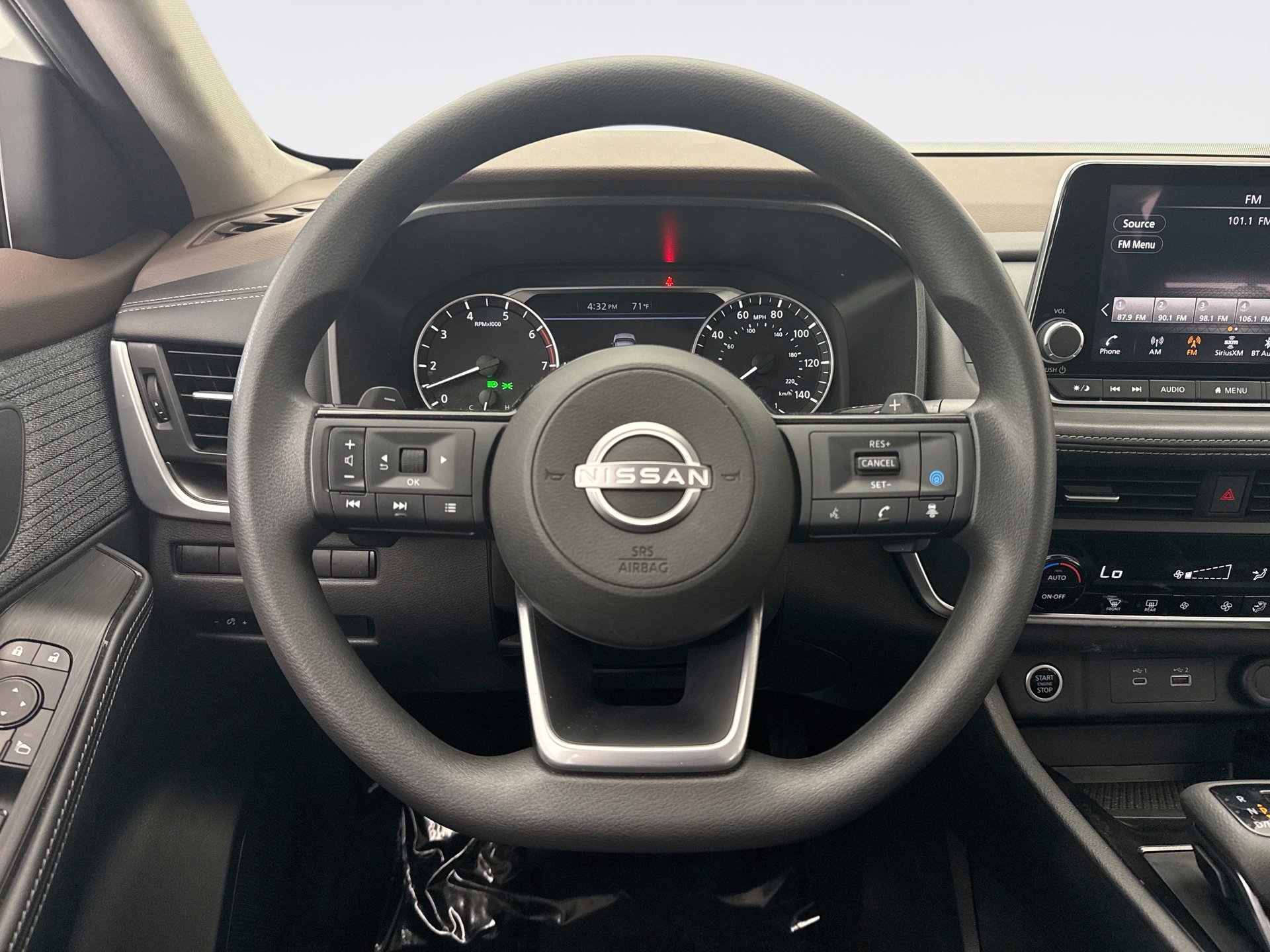 Used 2023 Nissan Rogue SV image 12
