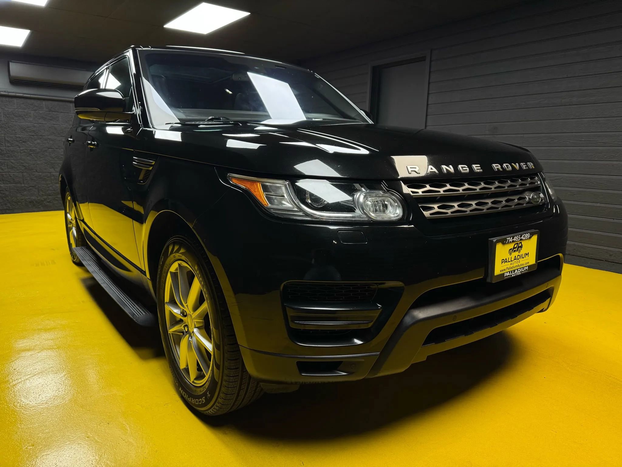 Used 2016 Land Rover Range Rover Sport SE AWD/4WD image 3