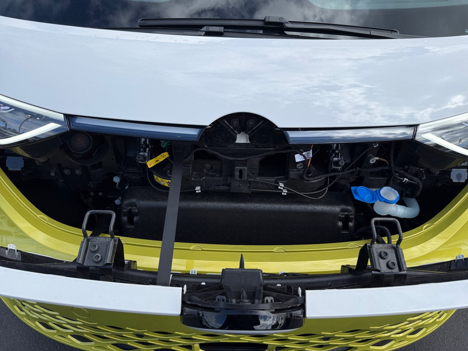 Certified 2025 Volkswagen ID. Buzz Pro S Plus AWD/4WD image 20