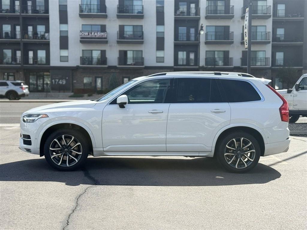 Used 2018 Volvo XC90 T6 Momentum w/ Convenience Package AWD/4WD image 4