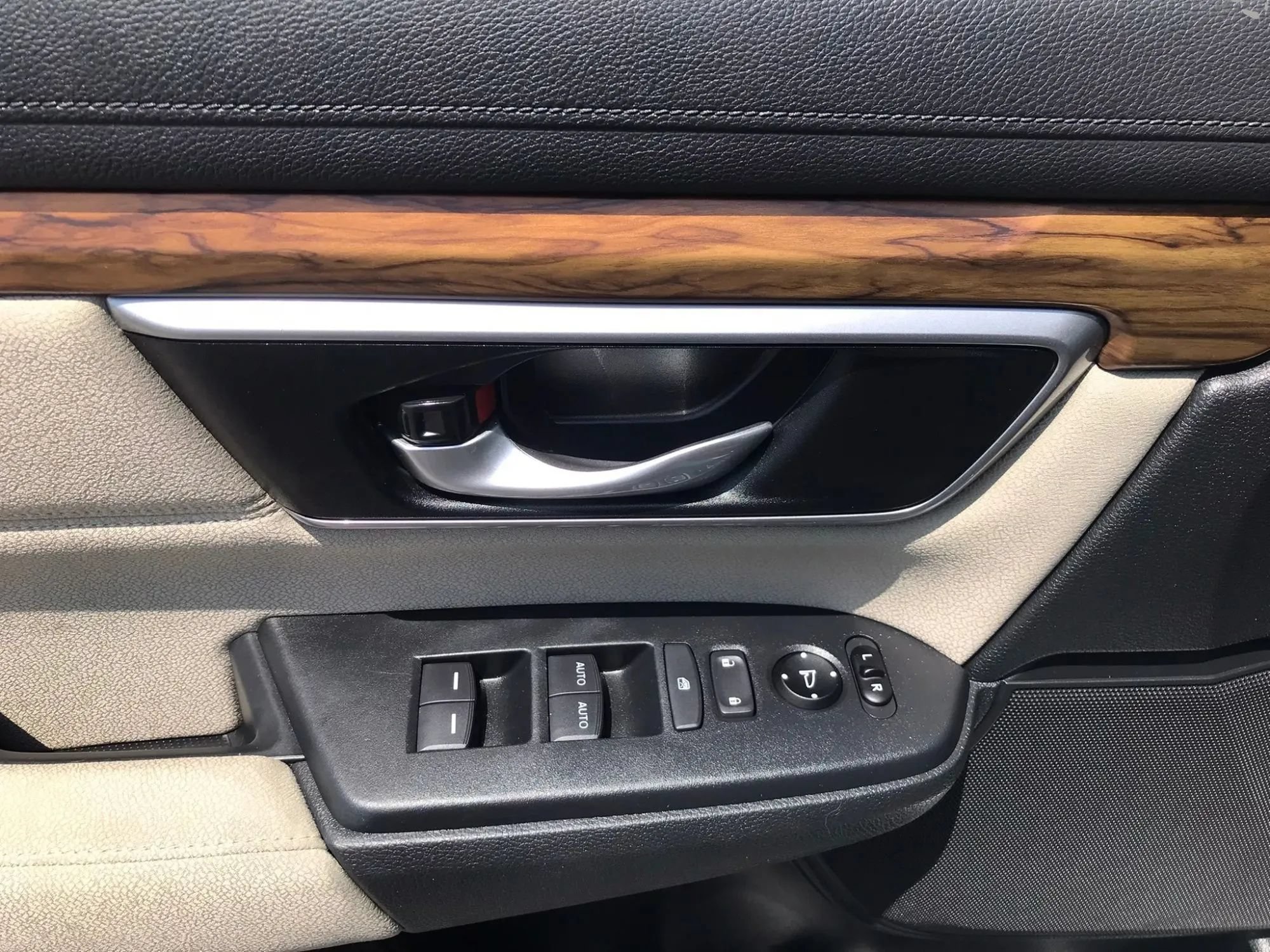 Used 2018 Honda CR-V EX image 14