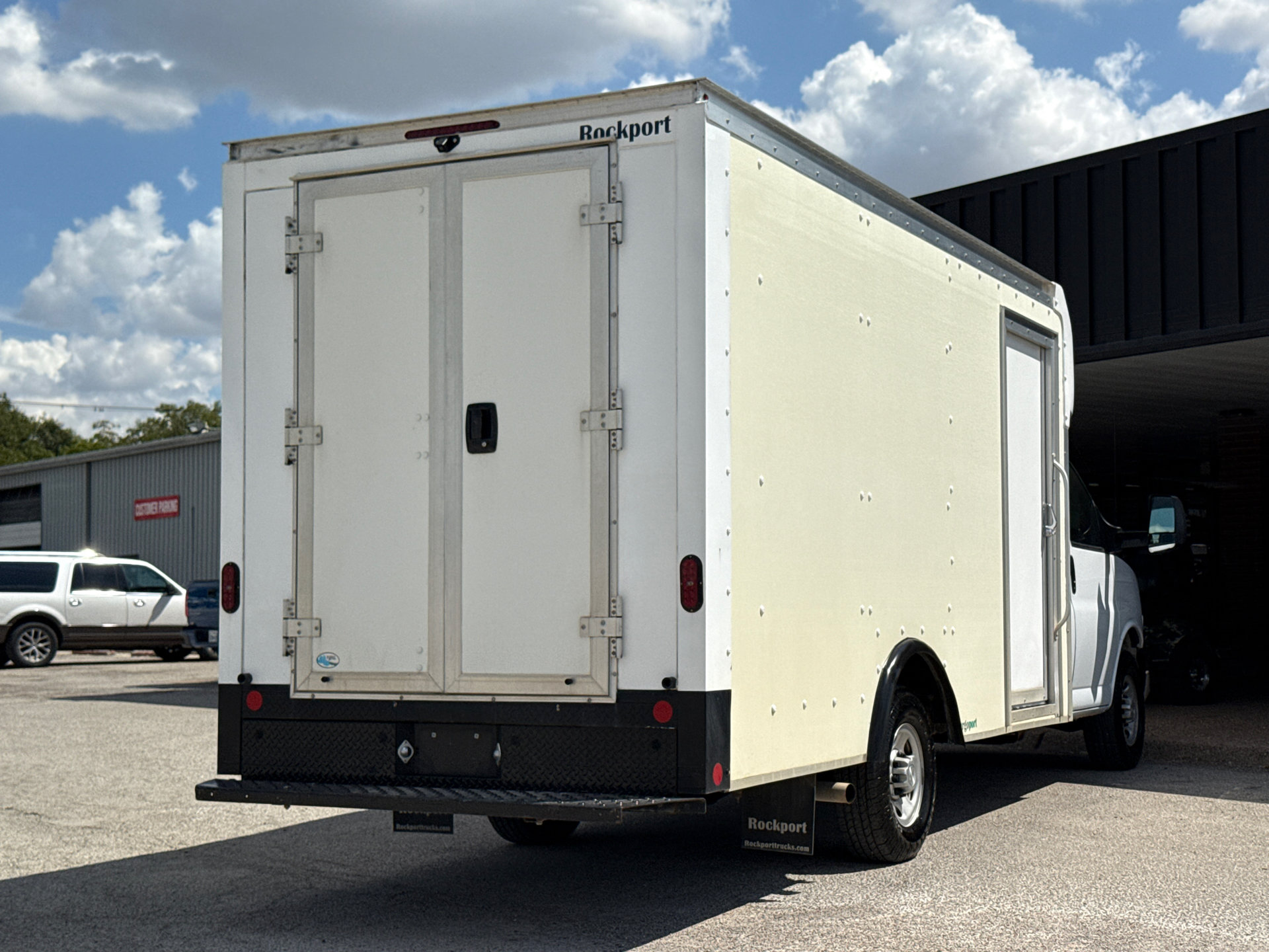 Used 2021 Chevrolet Express 3500 w/ Power Convenience Package RWD image 8