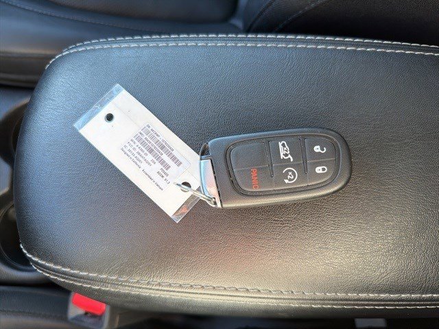 Used 2020 Jeep Cherokee Limited w/ Technology Group image 28