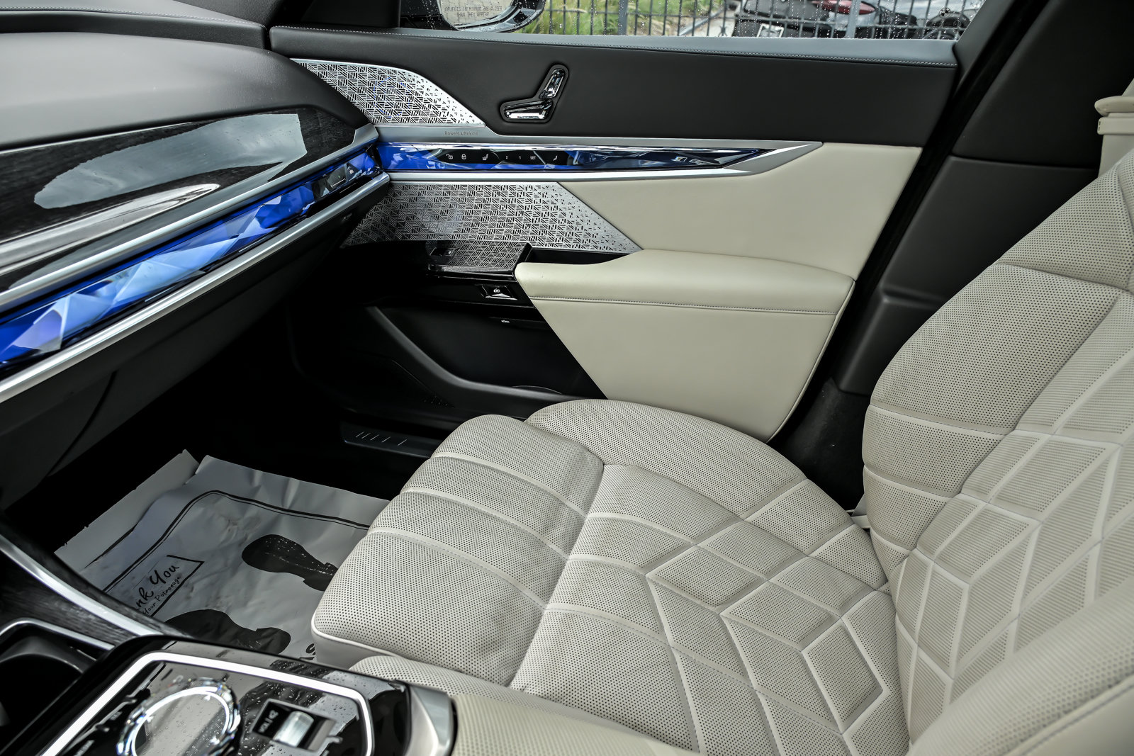 Used 2023 BMW 760i xDrive AWD/4WD image 35