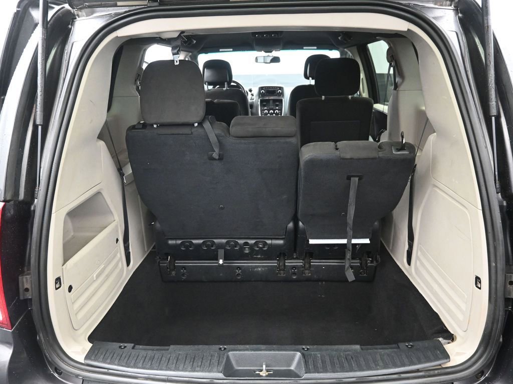 Used 2016 Dodge Grand Caravan SE image 26