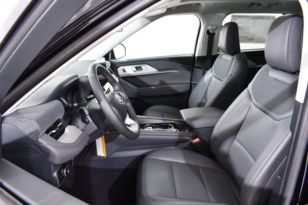 New 2025 Ford Explorer Active w/ Active Comfort Package image 6
