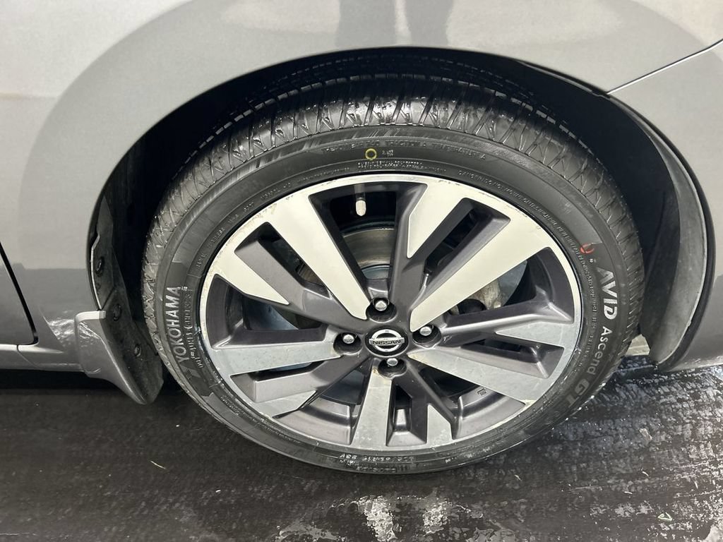Used 2020 Nissan Versa SR w/ Convenience Package FWD image 8