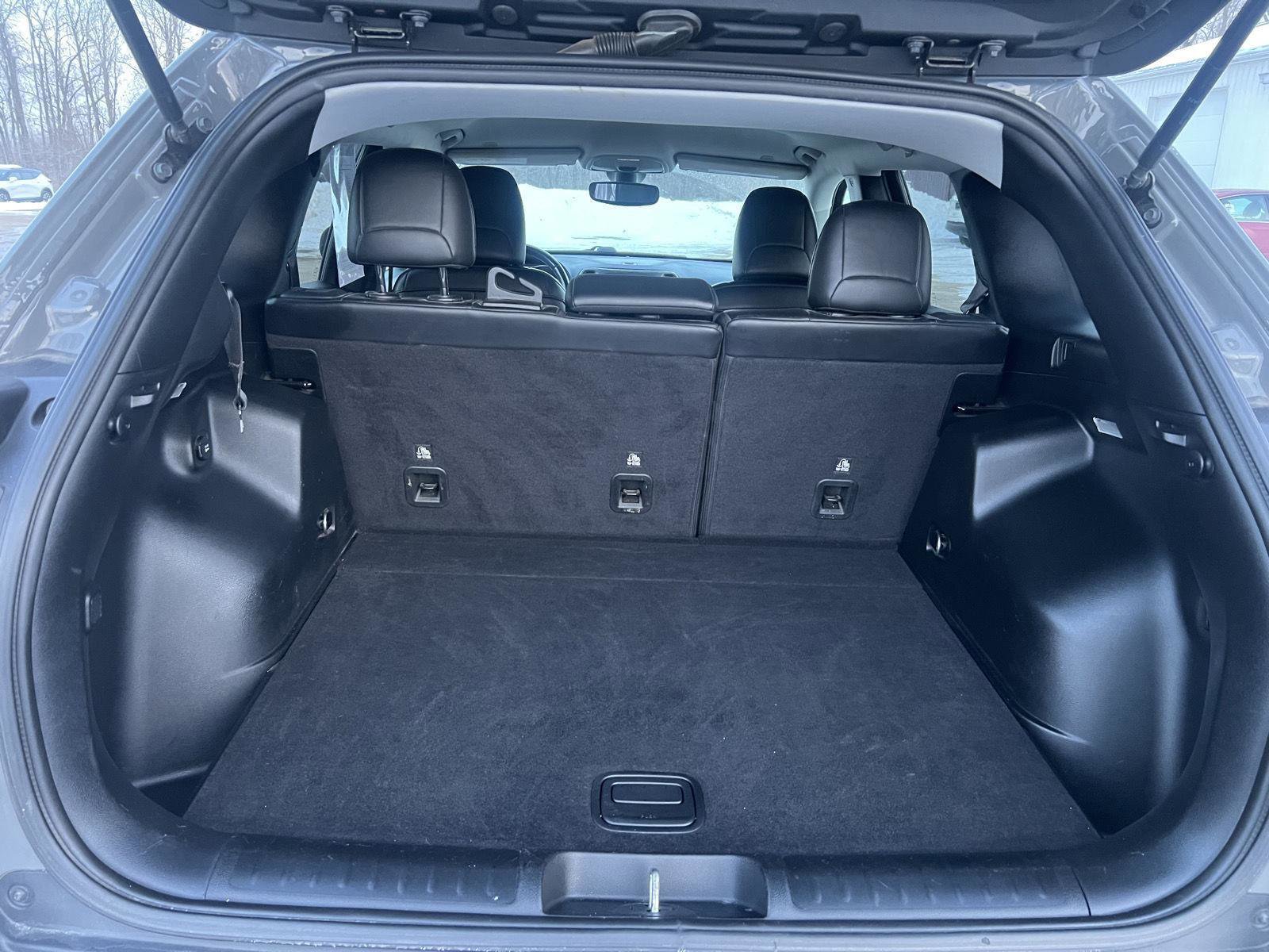 Used 2019 Jeep Cherokee Trailhawk w/ Cold Weather Group image 24