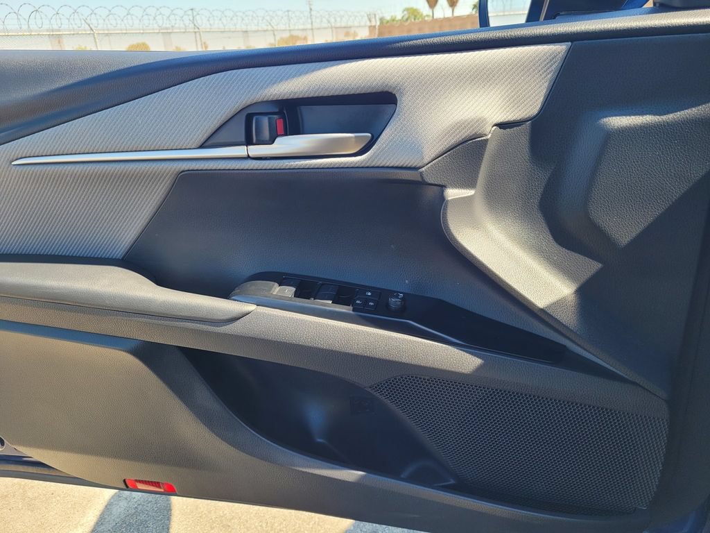 Used 2025 Toyota Camry SE AWD/4WD image 13