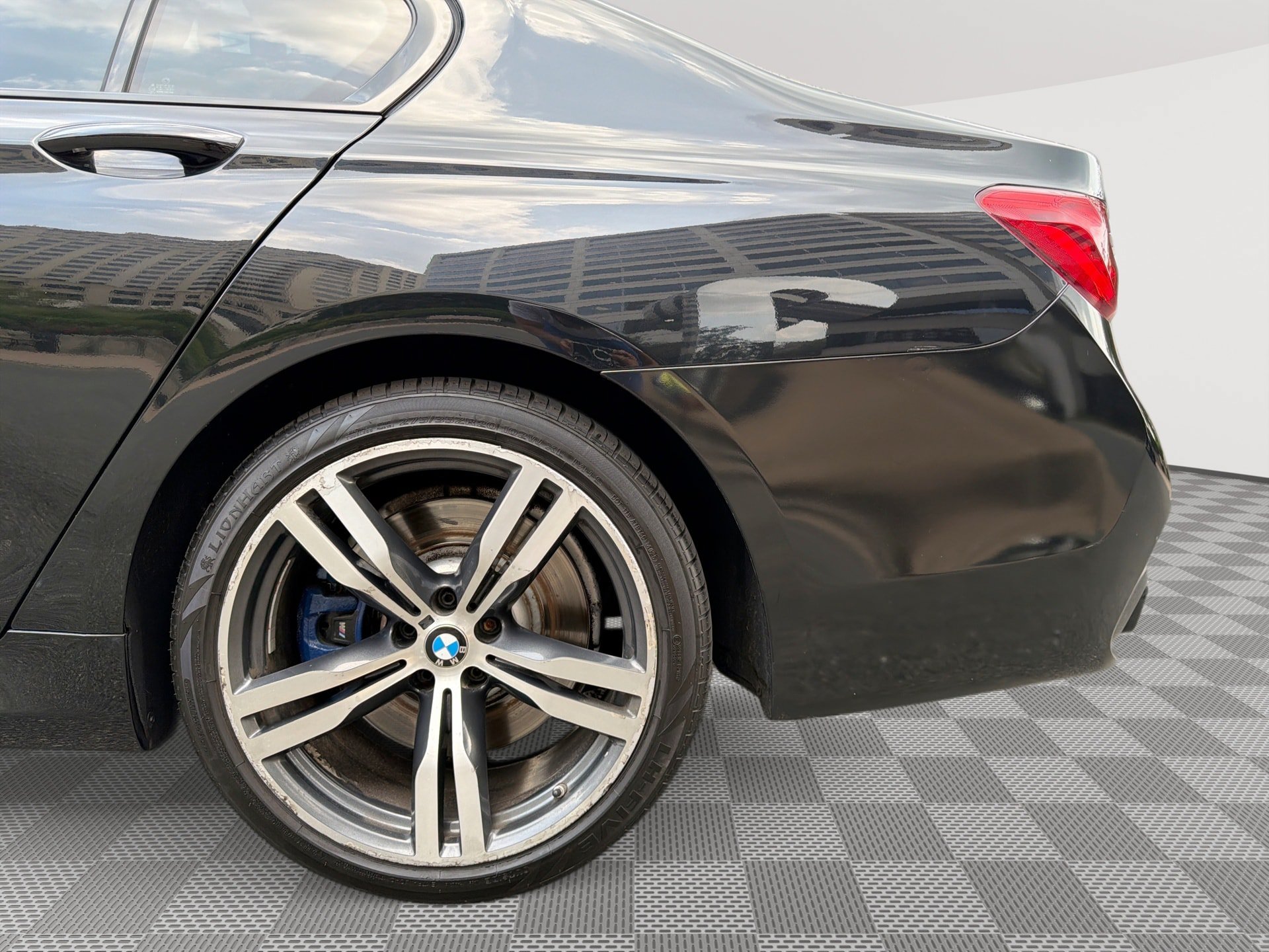 Used 2018 BMW 750i w/ Executive Package RWD image 29