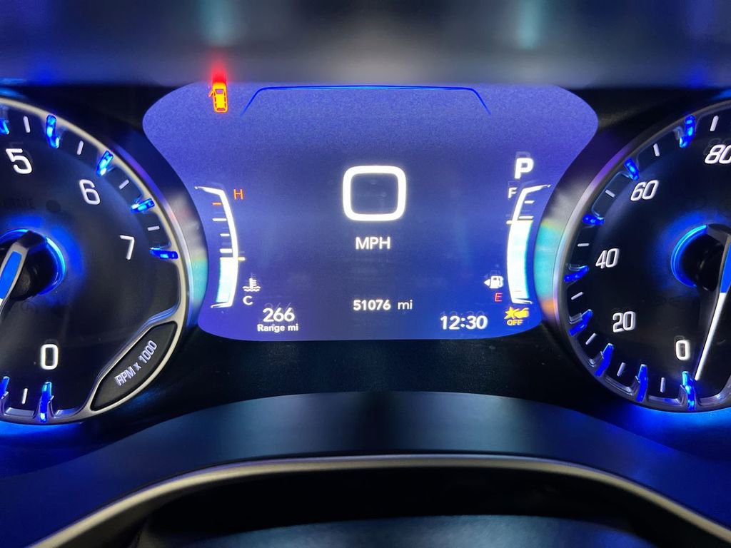 Used 2025 Chrysler Pacifica Select image 13