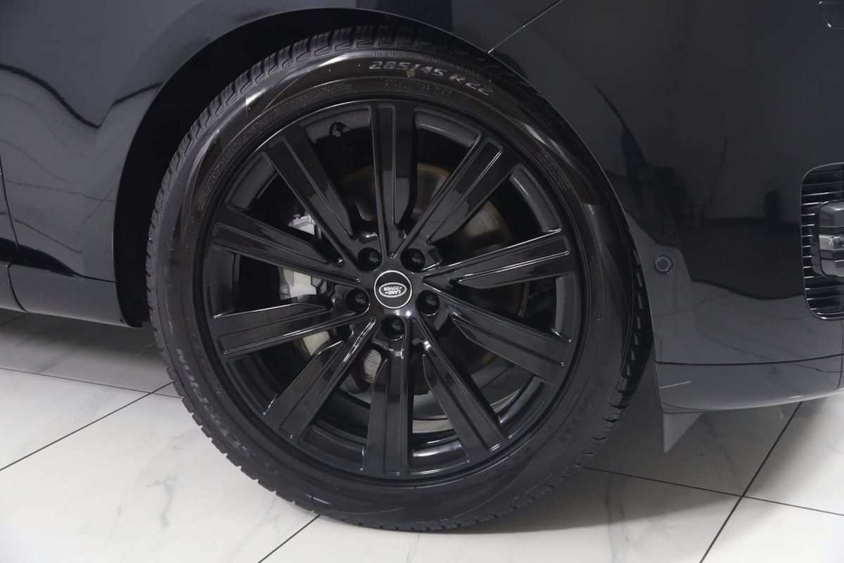 Used 2025 Land Rover Range Rover SE AWD/4WD image 18