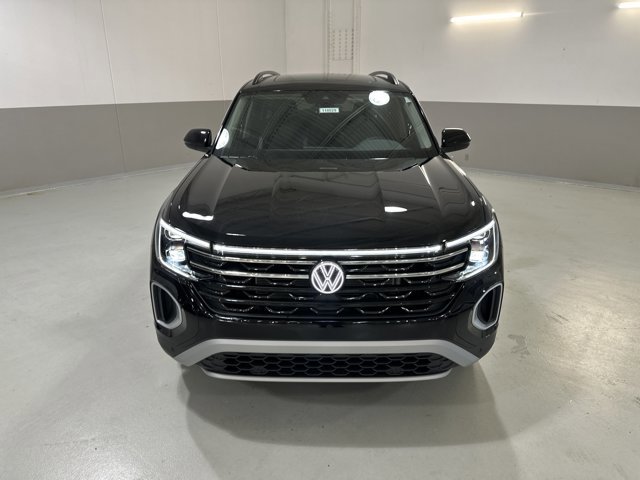 New 2026 Volkswagen Atlas Peak Edition image 3