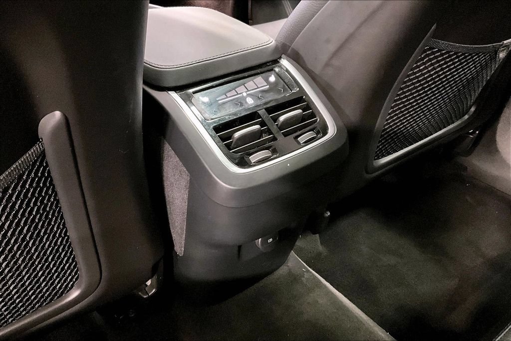 Certified 2023 Volvo XC90 B6 Core w/ Protection Package Premier AWD/4WD image 10