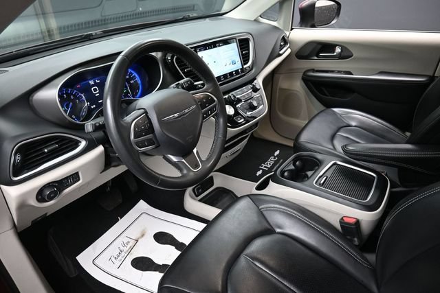 Used 2023 Chrysler Pacifica Touring-L FWD image 19
