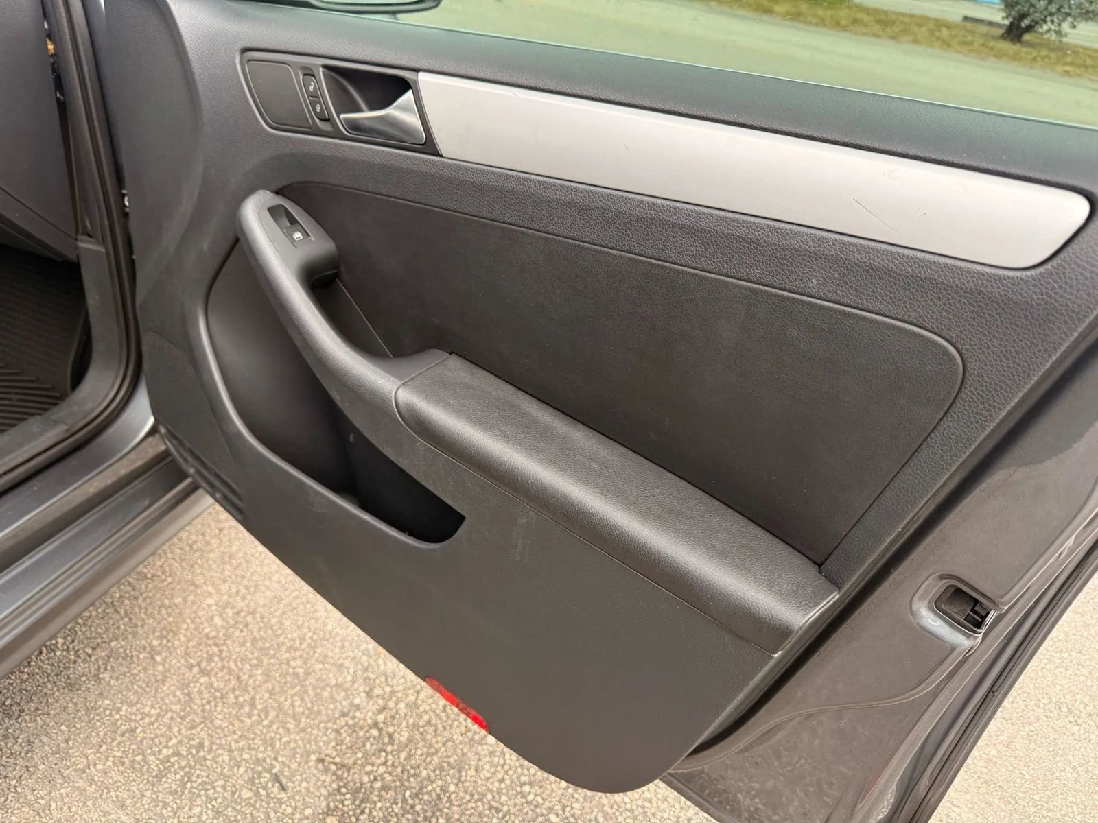 Used 2011 Volkswagen Jetta SEL image 17