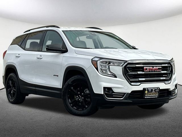 Used 2023 GMC Terrain AT4 image 2
