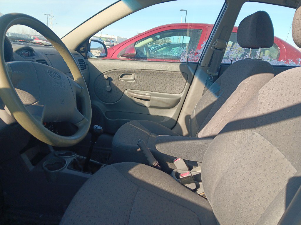 Used 2004 Kia Rio Sedan image 8