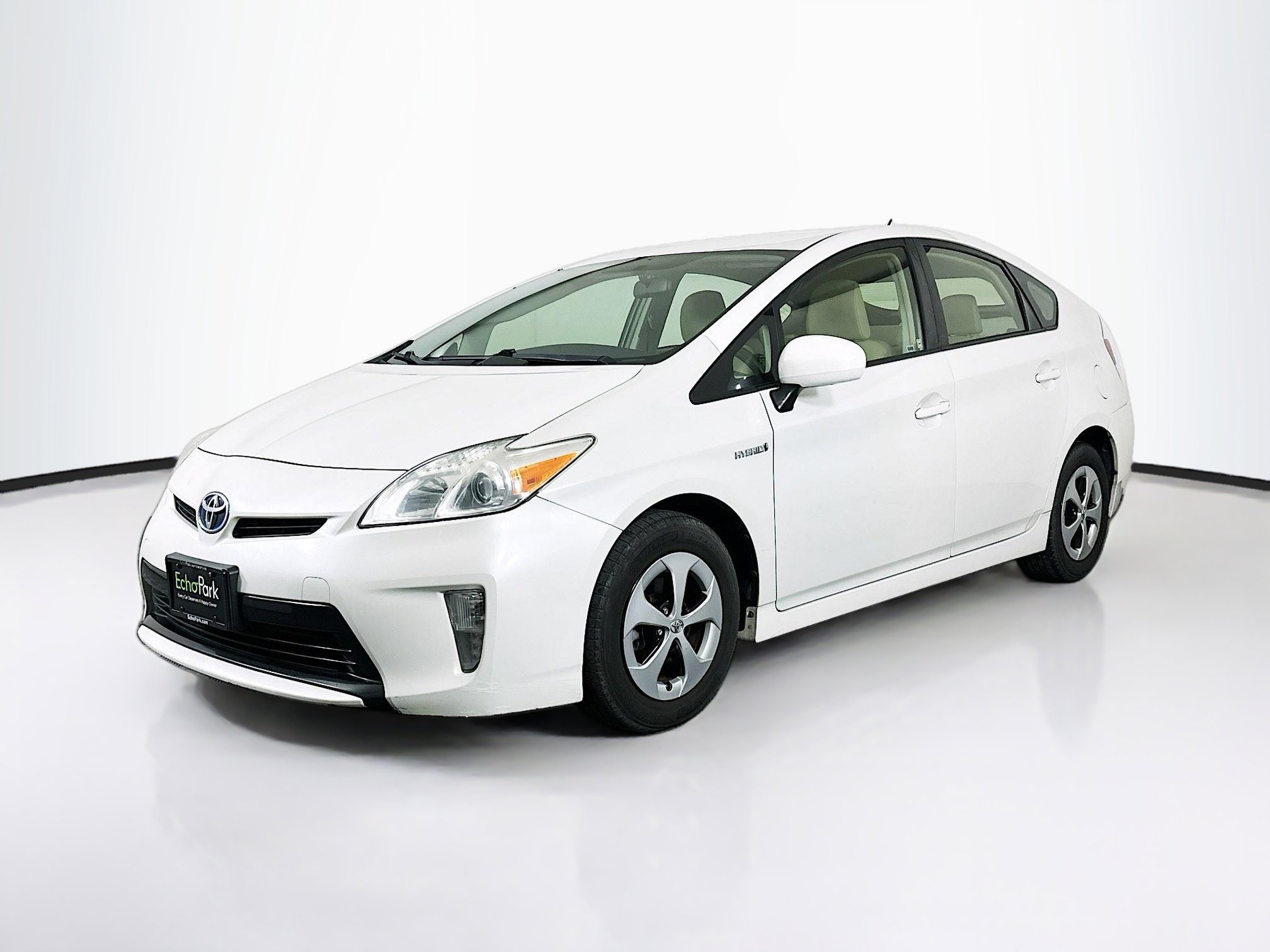 Used 2015 Toyota Prius Two w/ Preferred Accessory Package FWD image 3