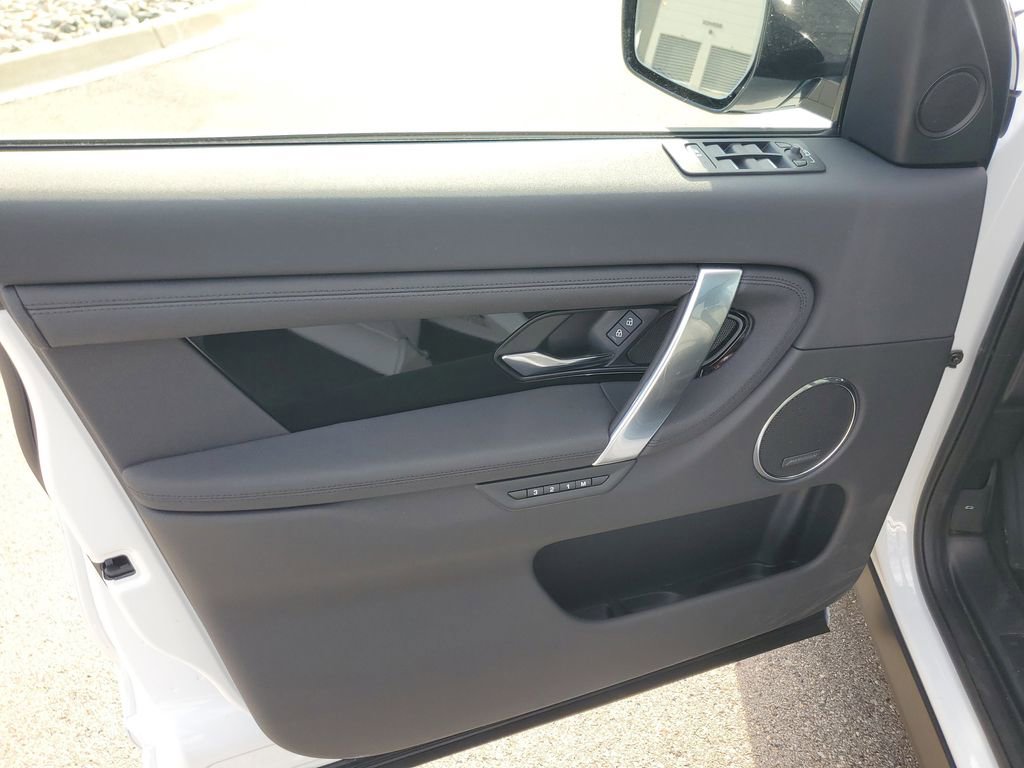 Used 2025 Land Rover Discovery Sport S image 10