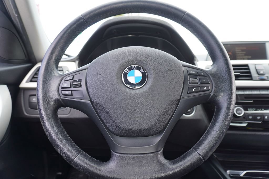 Used 2016 BMW 320i Sedan image 18