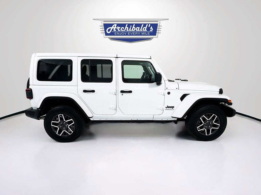 Used 2025 Jeep Wrangler Sahara image 9