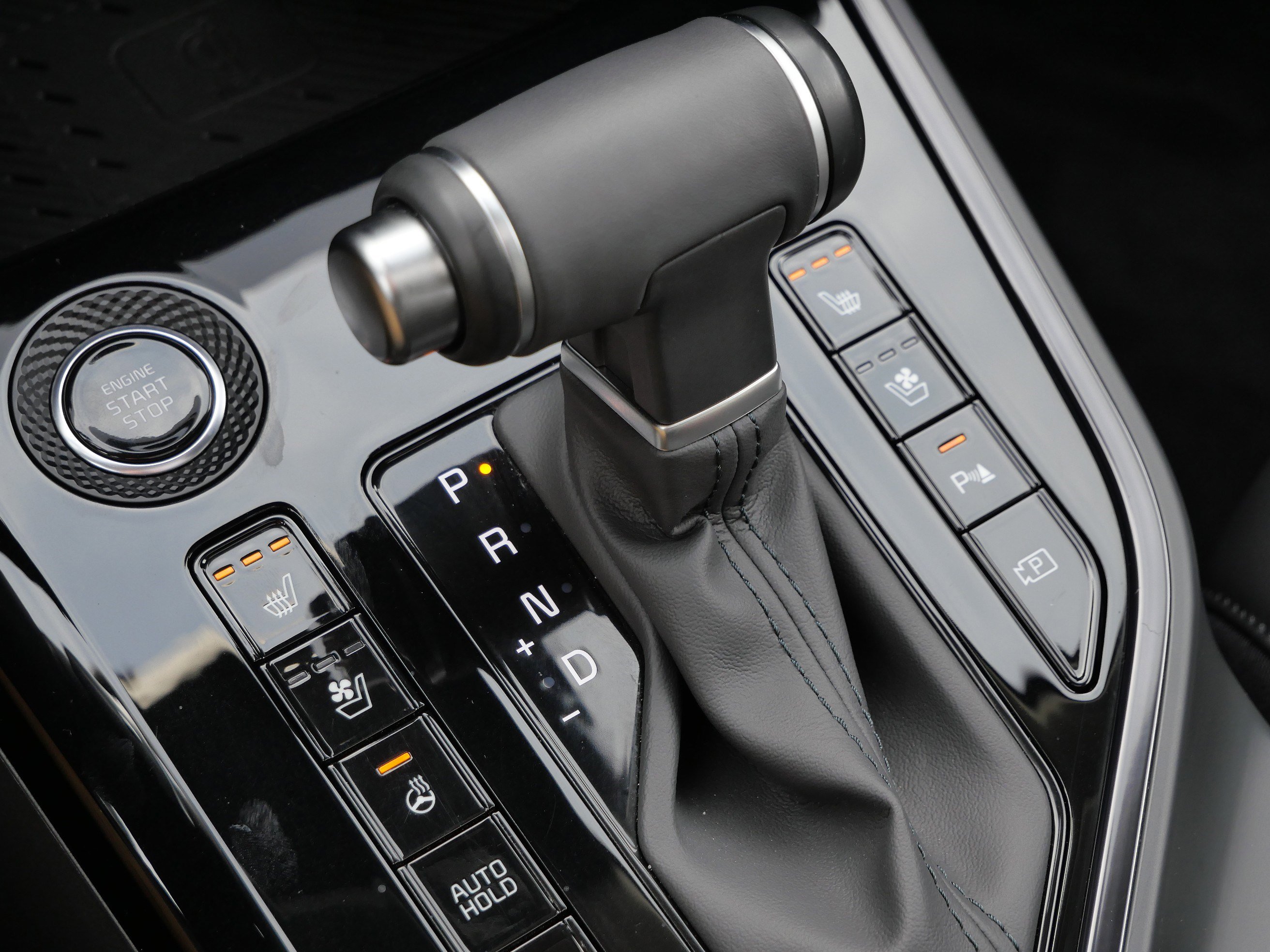 Used 2025 Kia Niro SX image 24