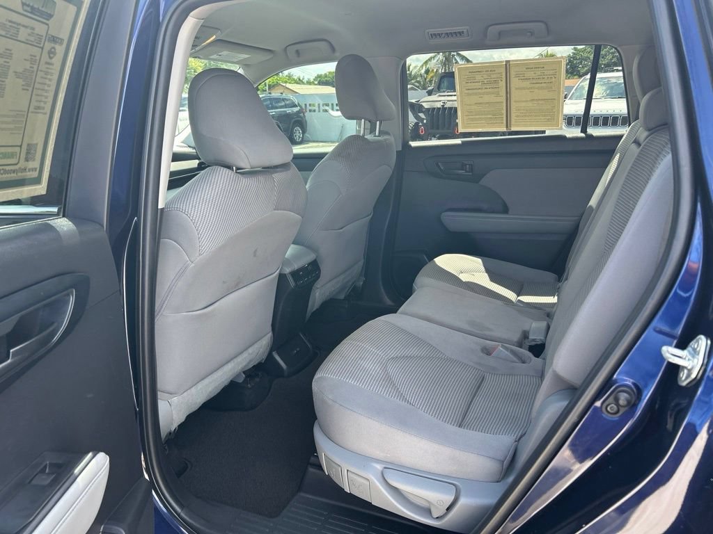 Used 2022 Toyota Highlander L FWD image 30