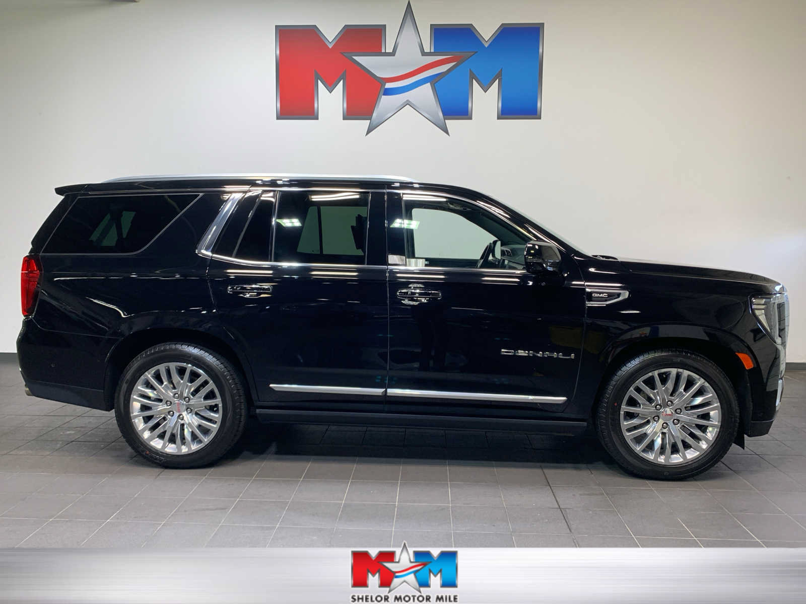 Used 2023 GMC Yukon Denali w/ Denali Reserve Package AWD/4WD image 1