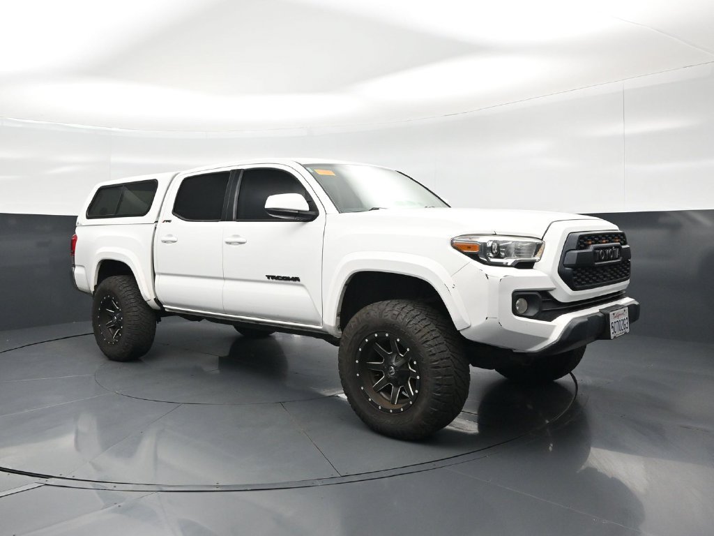 Used 2017 Toyota Tacoma SR5 w/ Tow Package AWD/4WD image 51