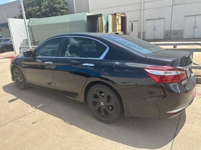 Used 2017 Honda Accord EX image 5