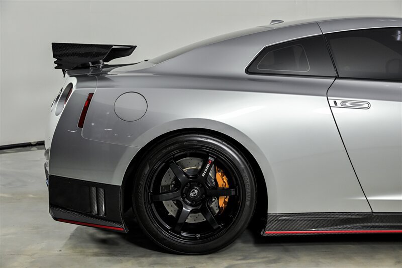 Used 2017 Nissan GT-R NISMO AWD/4WD image 25