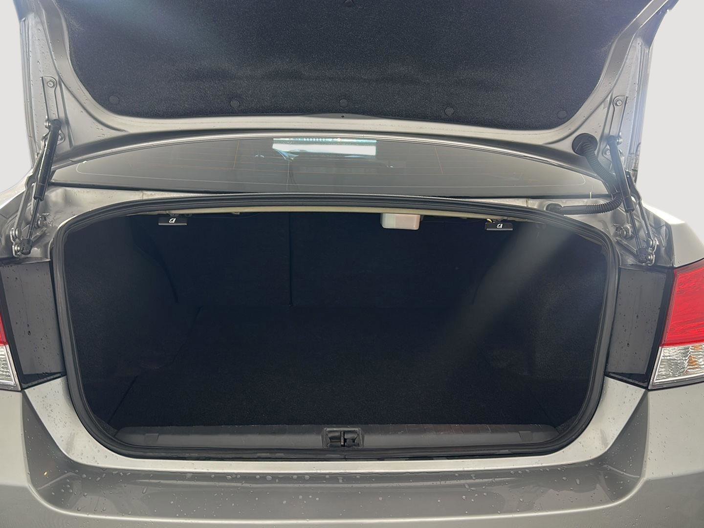 Used 2011 Subaru Legacy 2.5i Premium w/ All-Weather Pkg image 20