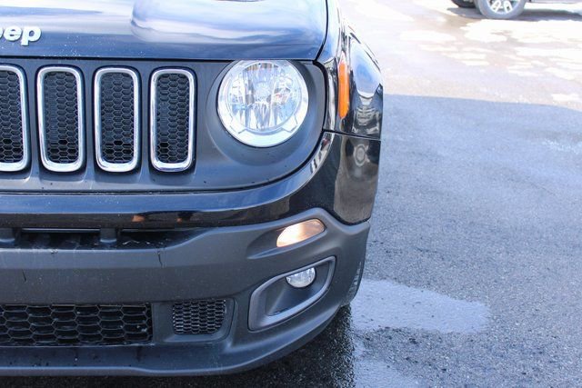 Used 2016 Jeep Renegade Latitude w/ Cold Weather Group FWD image 39