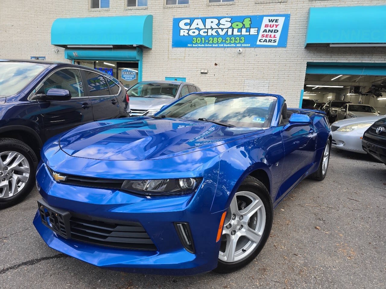 Used 2016 Chevrolet Camaro LT w/ Technology Package RWD image 3