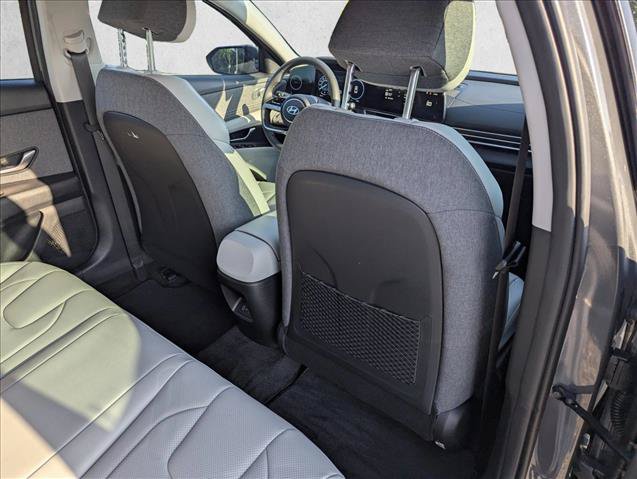 Certified 2025 Hyundai Elantra Limited FWD image 30
